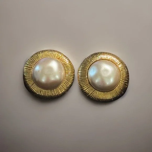 Authentic CHANEL Vintage Gold Pearl Earrings