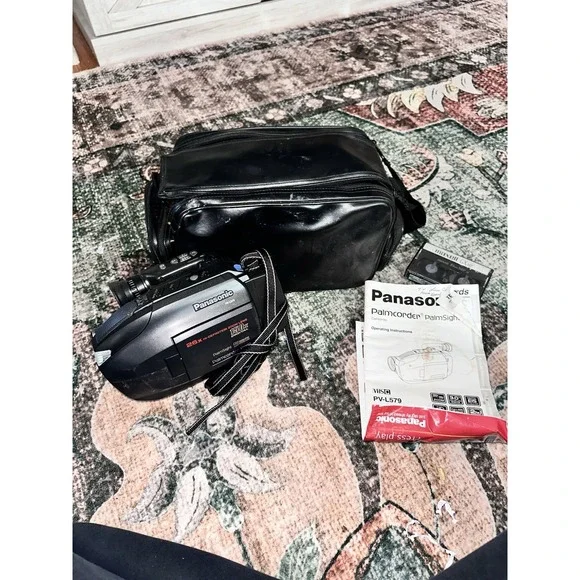 Panasonic VHSC Camcorder PalmSight VINTAGE‎ PV-L579D For ** Parts Only**