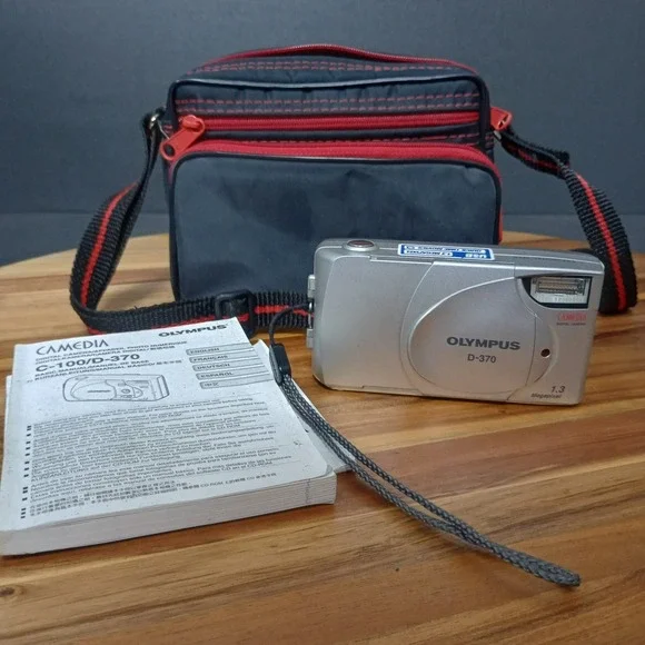 Olympus Camedia D-370 1.3MP‎ Digital Point & Shoot Camera UNTESTED PARTS REPAIR