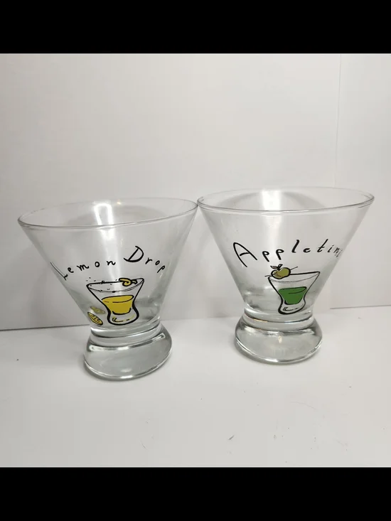 Pottery Barn Set Of 2 Martini Glasses .