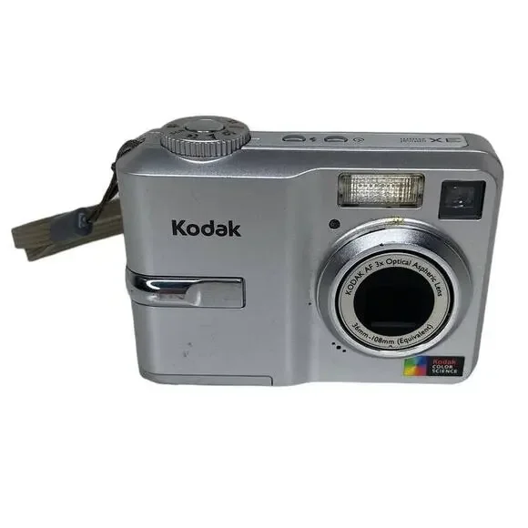 Kodak Easy Share C633 2.4in/ 6.1cm Digital Camera - Broken Screen - Parts Only