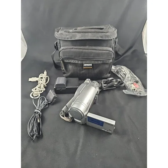 Hitachi dz-gx5080a DVD Camcorder, With Accessories Tested Working Needs Battery