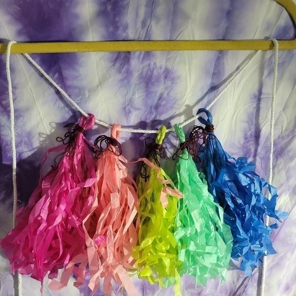 NEW Handmade 5 Color Tissue Paper Tassel Garland Multicolored Size Is 7 Feet