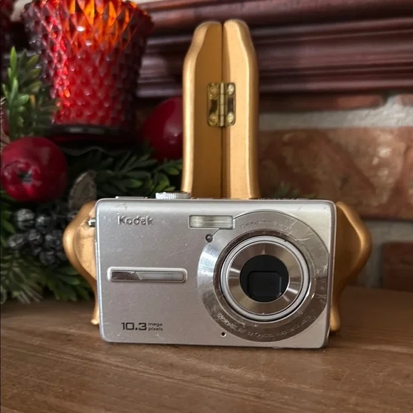 Kodak Easyshare M1063 10.3 MP Digital Camera with 3xOptical Zoom (Silver)FINAL