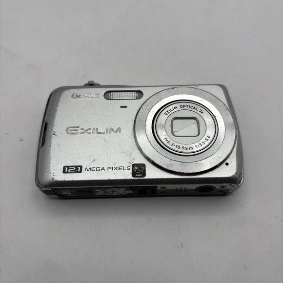 Casio‎ EXILIM ZOOM EX-Z35 12.1MP Digital Camera - Silver 3x Optical 2.6