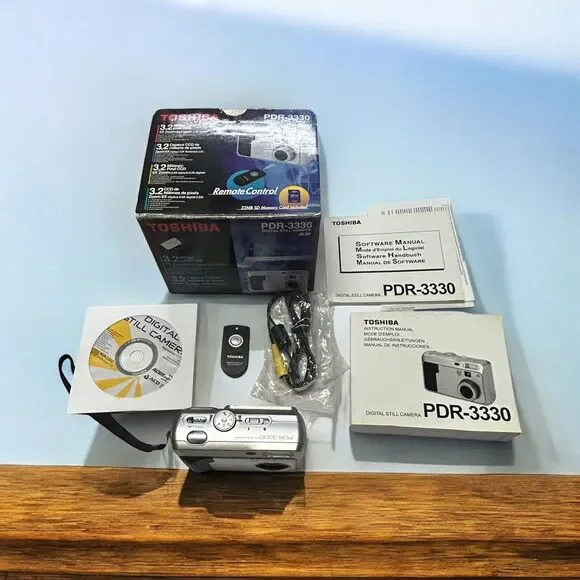 Toshiba PDR-3330 Digital Still Camera w/ Instruction Manual, Remote,software CD