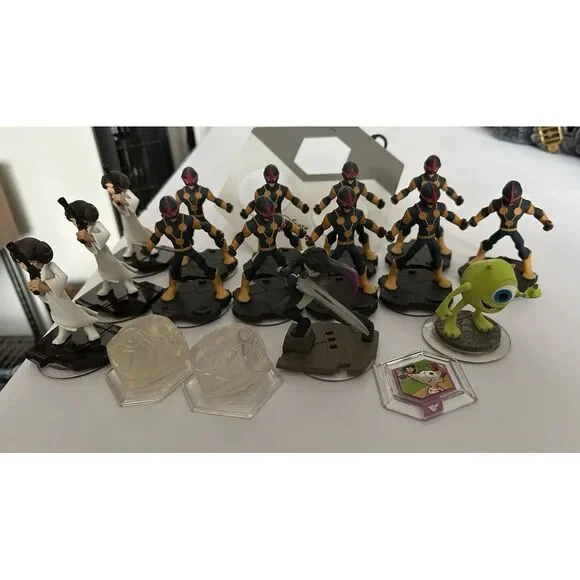 Pixar Disney Infinity Lot of‎ 17 Characters Plus Portal *