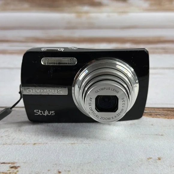 Olympus Stylus 820 8.0MP Compact Camera Black – Parts/Repair