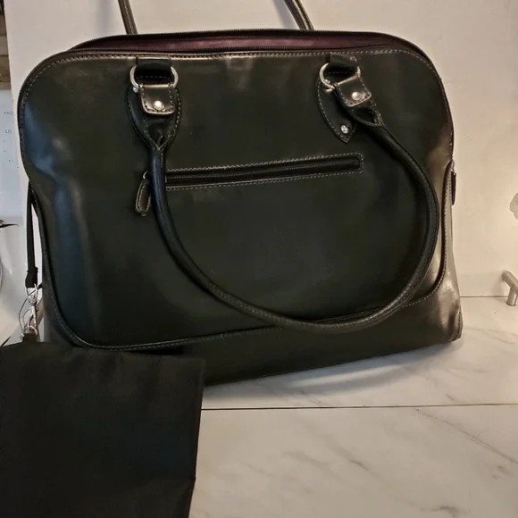 Croft and Barrow New Black Case With Extra Pouch