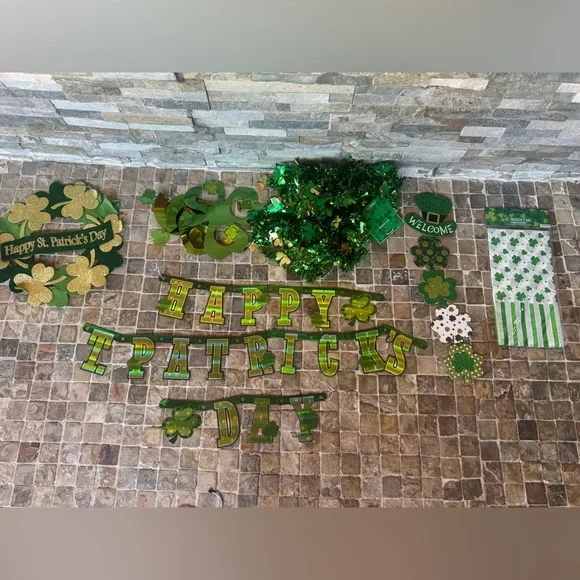 St. Patrick's Day Party Decoration Set - Green and Gold