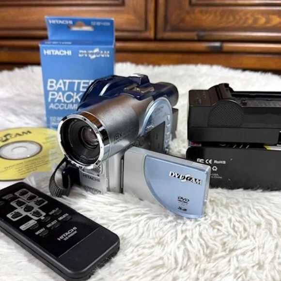Hitachi DZ-MV550A DVD CAM 18x Optical 500x Digital Zoom Camcorder