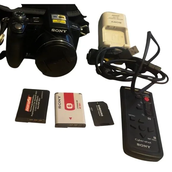 Sony DSC-H50 9.1 Mega Pixels Digital Camera Zeiss Lens 15x Optical Zoom TESTED
