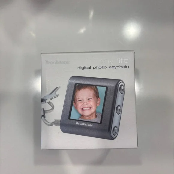 Brookstone My Life Digital Photo Keychain Picture Display USB Rechargeable