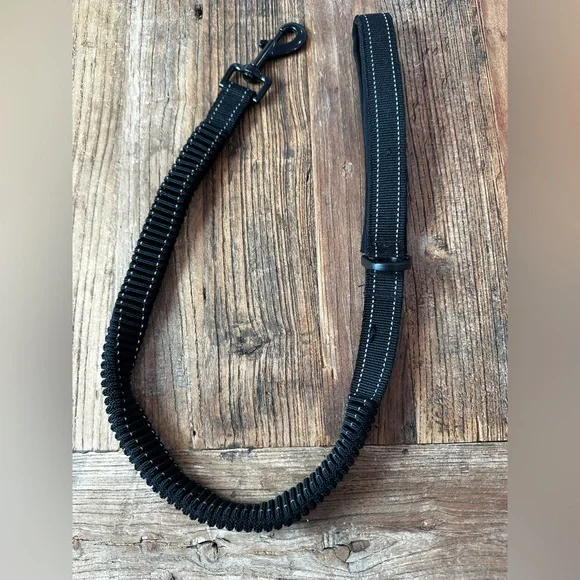Durable Black Dog Leash with Reflective Stitching