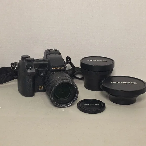 Olympus Camedia E-20N 5.0MP Digital Camera Two Lenses TCON-14B WCON-08B