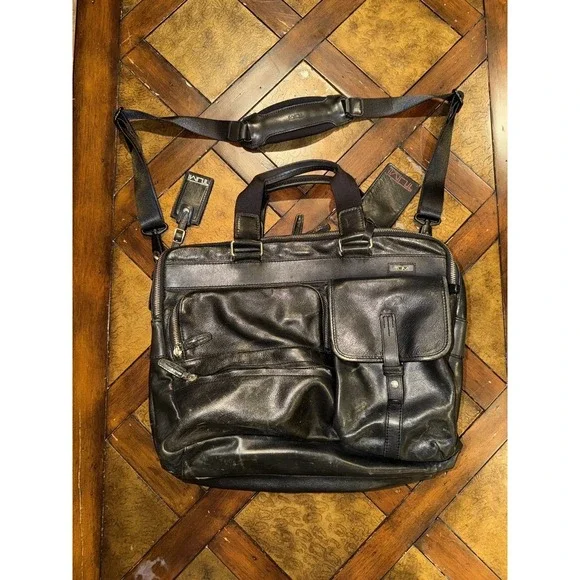 Tumi Laredo Leather Large Briefcase Luggage Bag Black Carry On 17.5