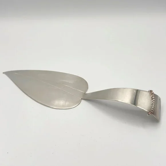 Vintage Three Crowns Silver Plate Leaf-Shaped Cake Dessert Server 10