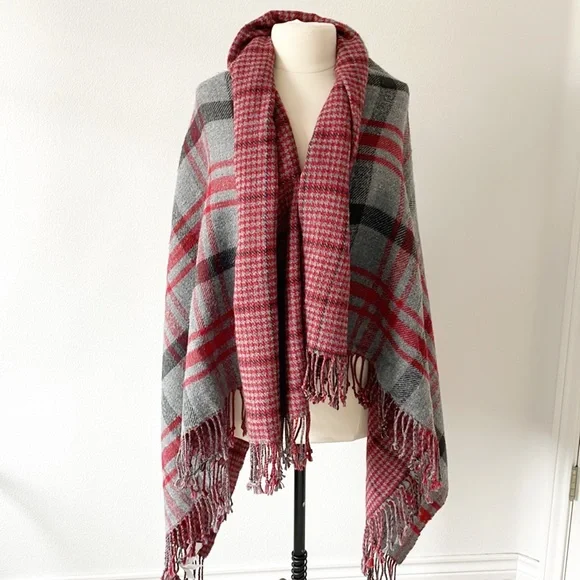 Pottery Barn Whitaker Reversible Throw