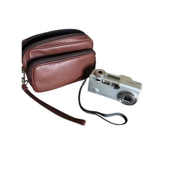 NOT TESTED Minolta Dimage F100 Digital Camera Silver 4.0 Megapixels with Case‎