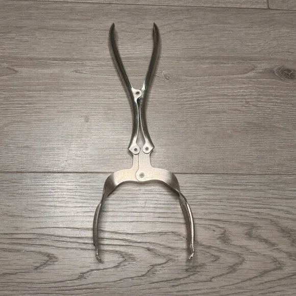 Vintage Handy Things Ludington Michigan‎ Metal Scissor Serving Tongs USA