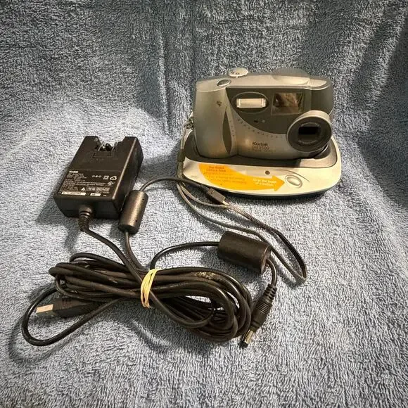 Vtg Kodak DX3500 Digital Camera Bundle Y2K Digicam 2.2MP Silver Point and Shoot