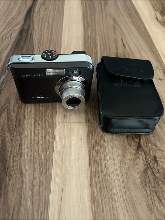 Optimus Compact Digital Camera w/ Original Case - 5MP, 3X Zoom, 1GB SD, Works!