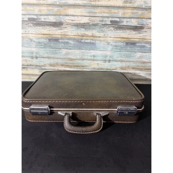 Invicta Briefcase Large Brown Excellent Vintage Hardshell Attaché Case with Keys