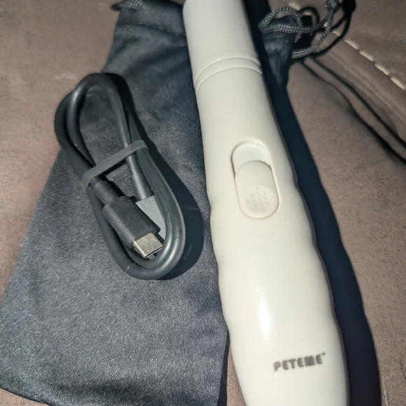 Petmate White Dog And Cat Grooming Tool