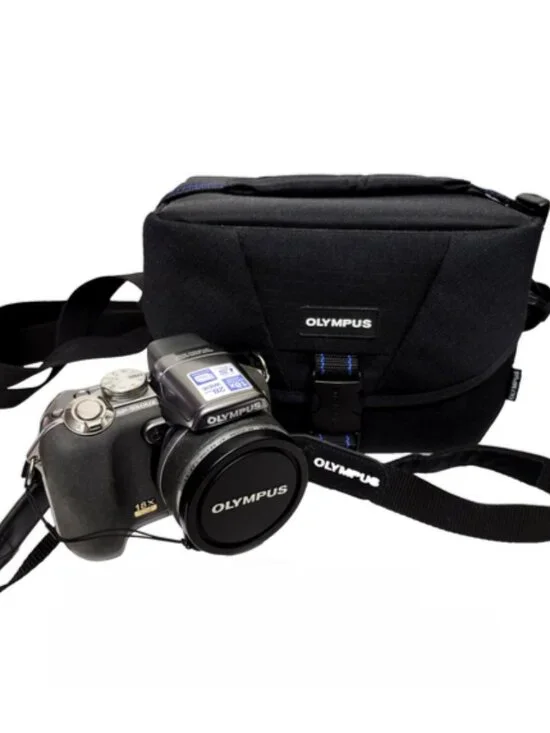 OLYMPUS SP-550UZ Digital Camera 7.1MP 28mm Wide Angle 18x OptZoom & Case…