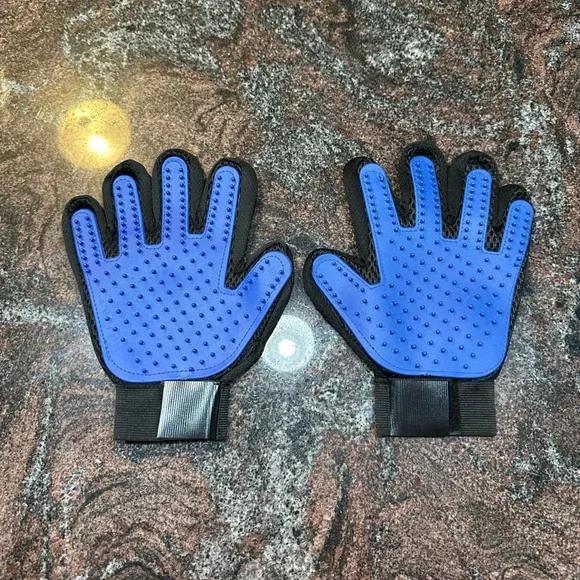 NWOT Pet Grooming Gloves