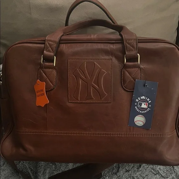 Yankees MLB Logo Brown Leather Travel Bag