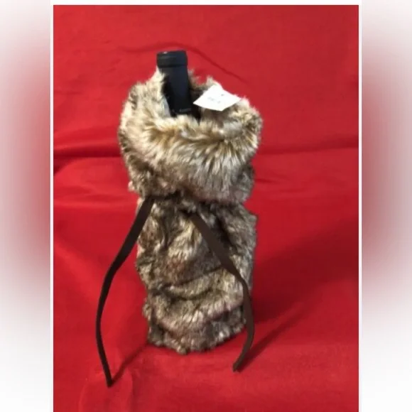 New With Tags Pottery Barn Gray Faux Fur‎ Wine Gift Bag with Suede Like Ties. OS