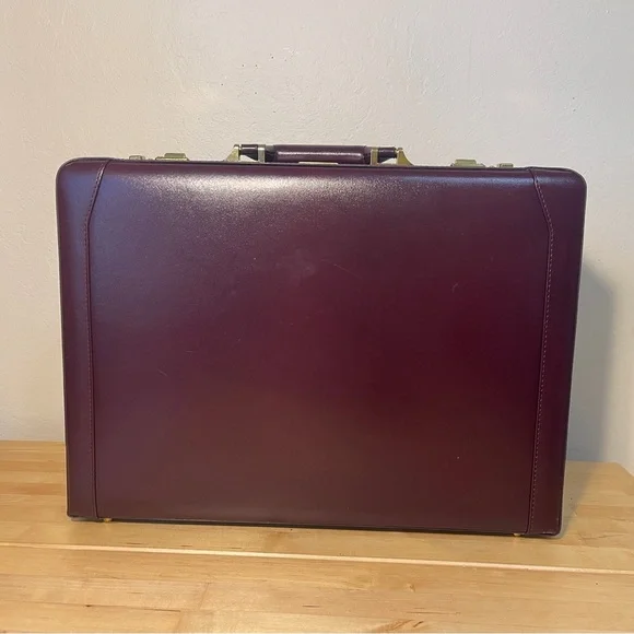 U.S. Luggage New York Burgundy Leather Vintage Expandable Briefcase
