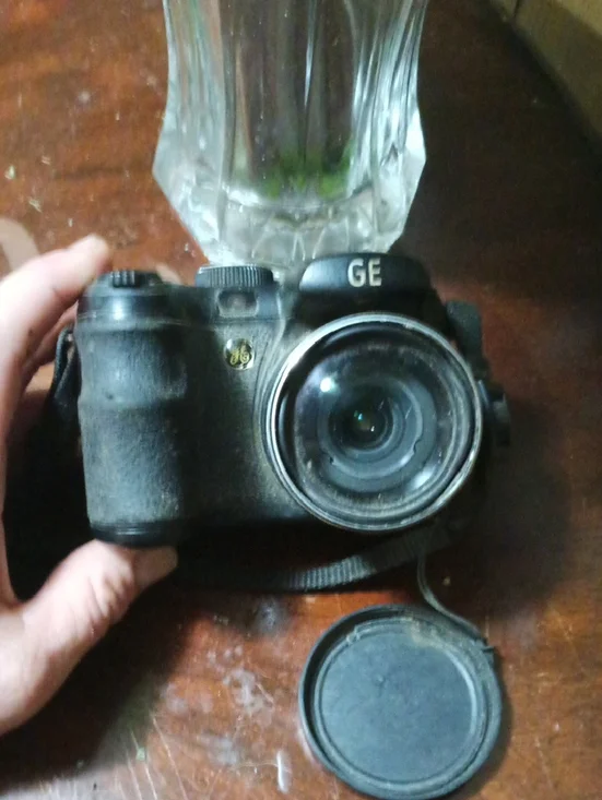 GE Black Compact Digital Camera with Detachable Lens Cap