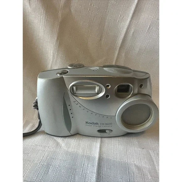 Kodak EasyShare DX3600 2.2MP Digital Camera - Silver Untested. No‎ battery