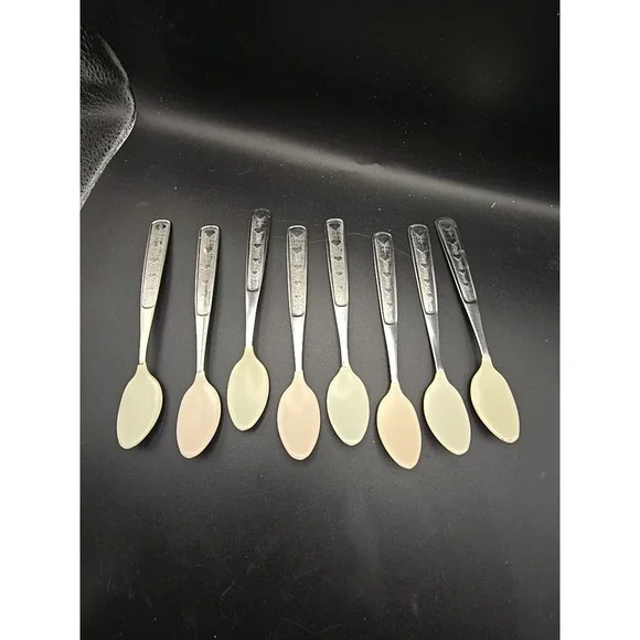 8 Vintage 1996 Baby Spoons With‎ Hearts. Munchkin Inc Stainless