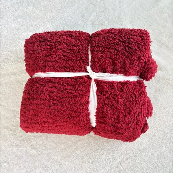 Pottery Barn Cozy Pom Pom Sherpa Throw, NWT Color Cardinal