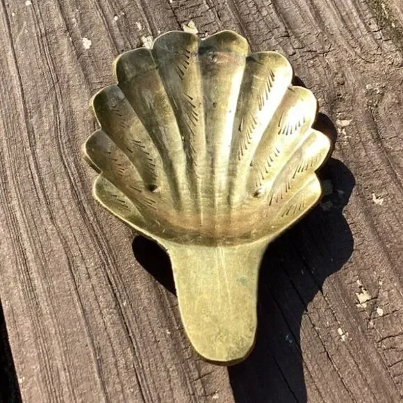 Vintage Brass‎ Shell Trinket Dish Tray Etched Jewelry/Coin/Key Holder Brassware