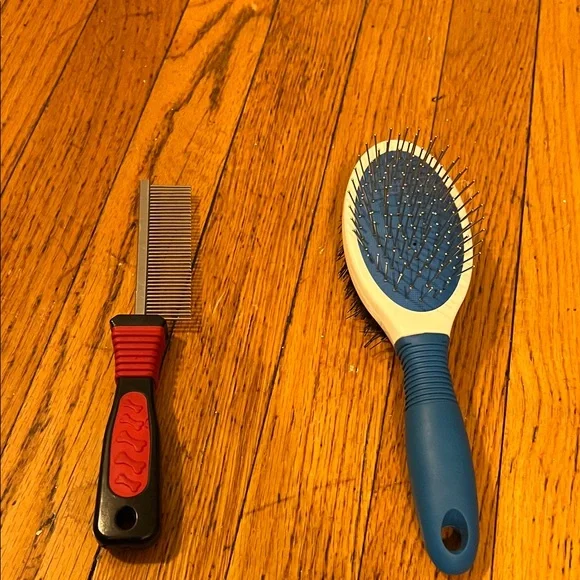 Blue and Red Pet Grooming Brush Set