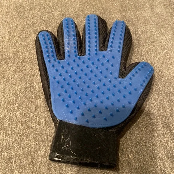 Pet grooming brush mitt