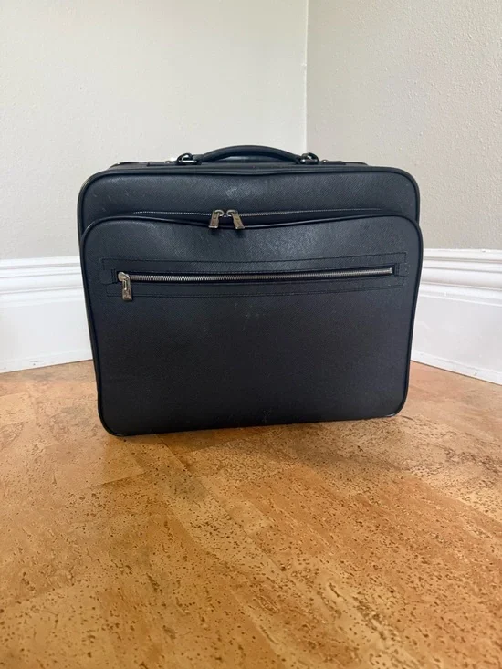 Louis Vuitton Black Taiga Leather Suitcase -Men's Rolling Briefcase w/COA