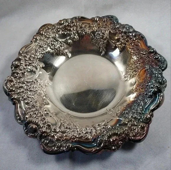 Oneida USA Round Silver Plate