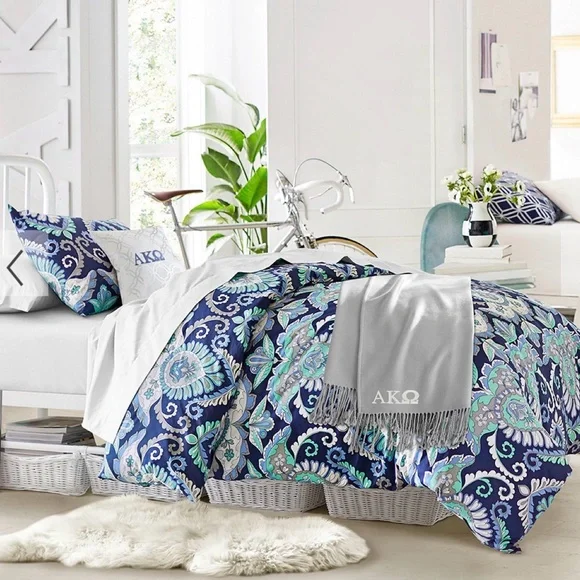 Pottery Barn Deco Medallion Duvet Cover - Navy and Teal‎