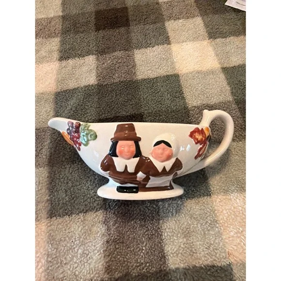 Vintage Style Thanksgiving Ceramic Gravy Boat Pilgrim Couple Cornucopia Harvest