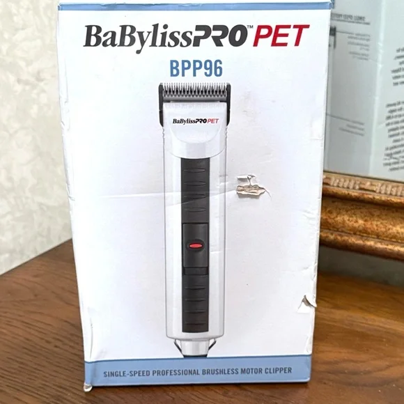 BabylissPRO PET Clipper. Lightweight. 10’ tangle free cord, 4 comb attachments.