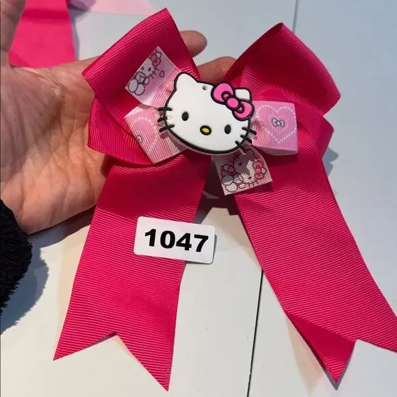 1047 Hot Pink Color Hello Kitty Aligator Clip Hair Bow