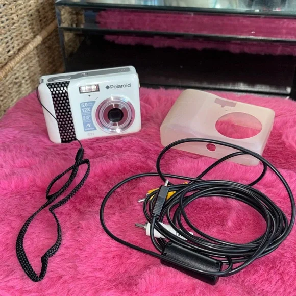 EUC POLAROID i531 digital camera. Resolution: 5.0 megapixels Z