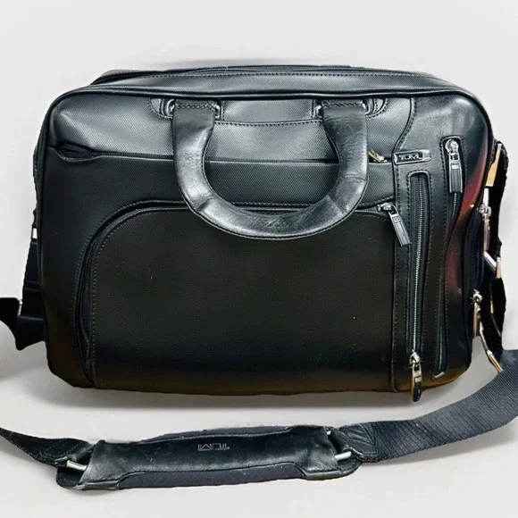 Tumi Black Leather Briefcase Laptop Bag Business Messenger Shoulder Strap