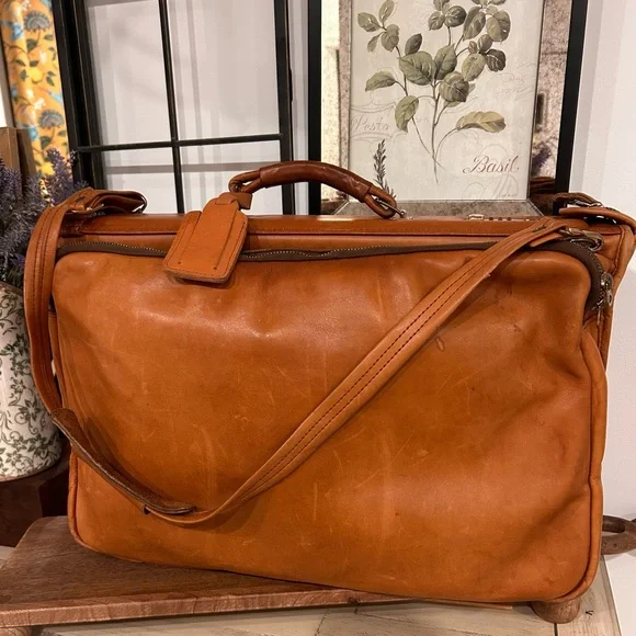 Classic Leather Briefcase in Tan with Shoulder Strap