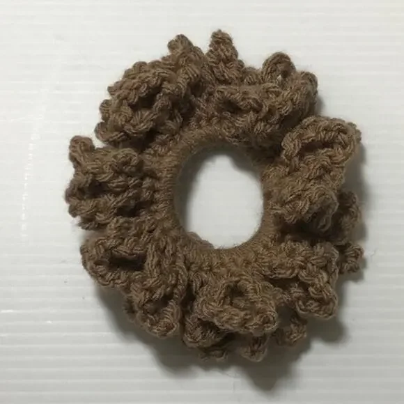 NWT Toupe Handmade Crocheted Hair Scrunchie